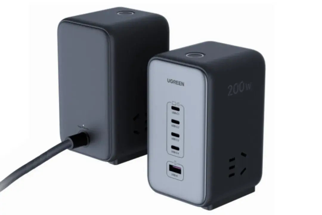 UGREEN 200W USB C GaN Charger-5 Ports Desktop Charger and 2 power socket